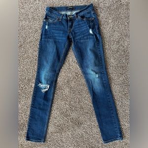 Levi’s women’s size 1 Too Super Low 524 jeans